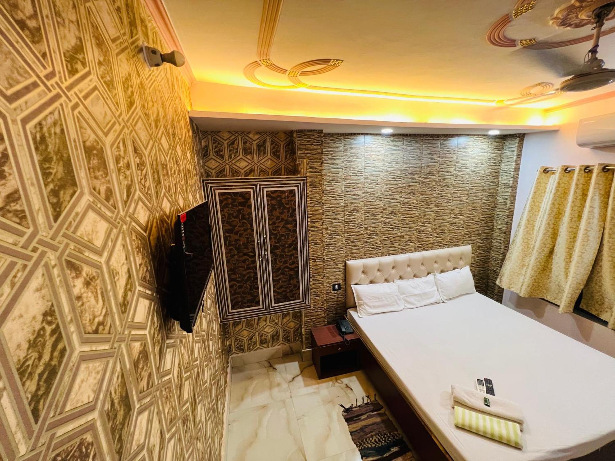 The Bella Guesthouse Varanasi Exterior photo
